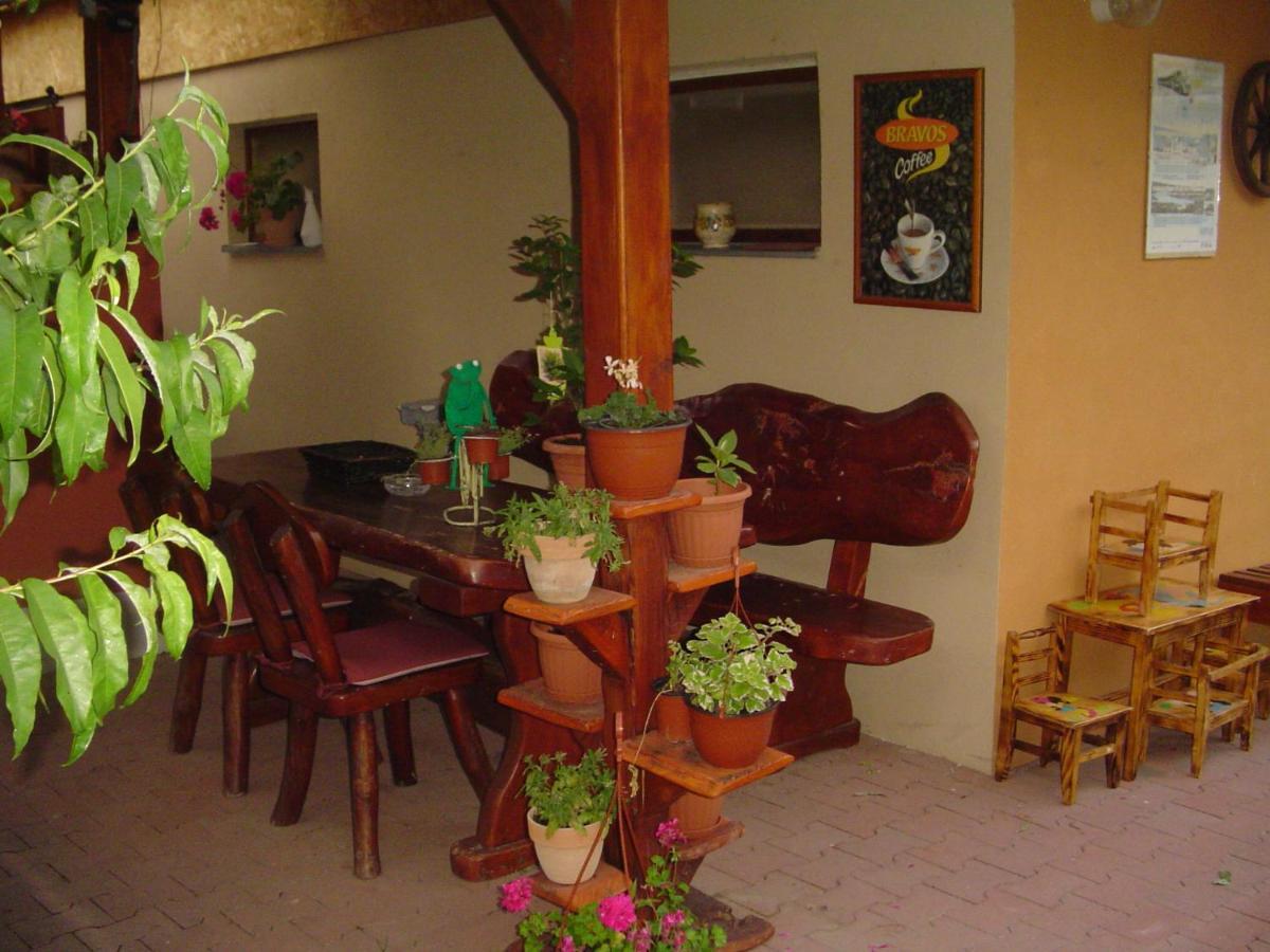Hunter Villa Sturovo Ngoại thất bức ảnh