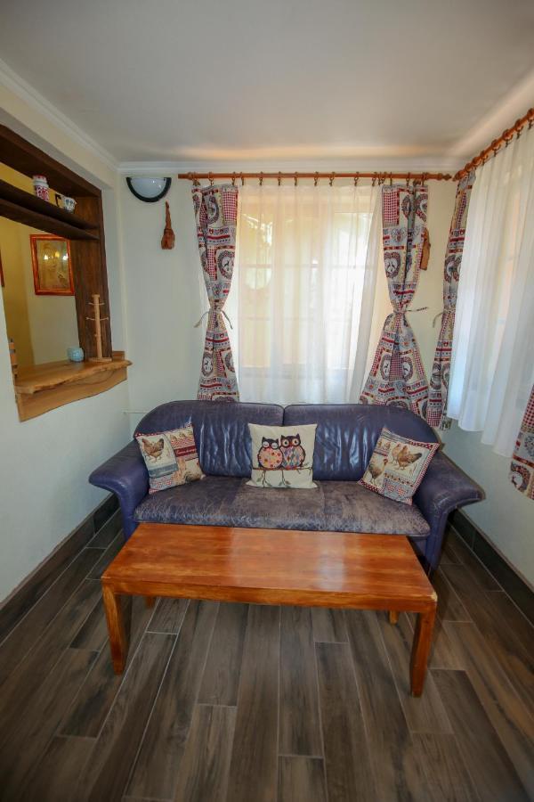 Hunter Villa Sturovo Ngoại thất bức ảnh
